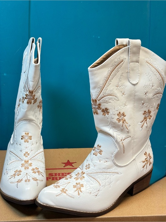Shesole Shoes - Women’s White Floral Embroidered Western Cowboy / Cowgirl Boots – EU 37 / US 7